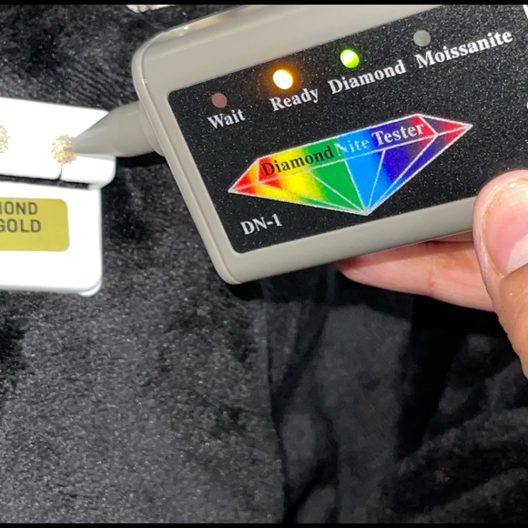 EARLY BLACK FRIDAY SALE! 10k SOLID GOLD REAL DIAMOND EARRING Unbeatable GIFT WOW - Picture 3 of 8